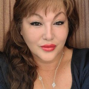 Meet your Posher, Dina